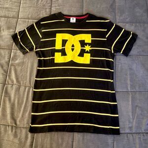 DC Shoes Black and Yellow Striped Tee Mens Size Medium